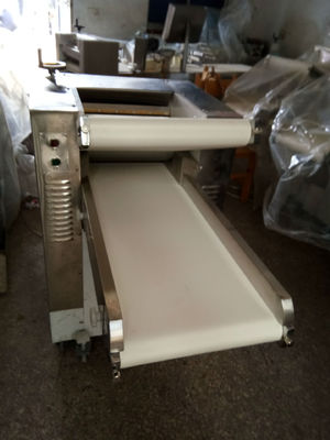 購入 スタッドレスタイヤ クロイサン 手動 自動 パスタシート ローラーマシン 300kg/h オンライン製造